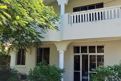 5 Bed House with En Suite at Nyali
