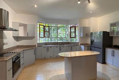 4 Bed House with En Suite in Runda - 3