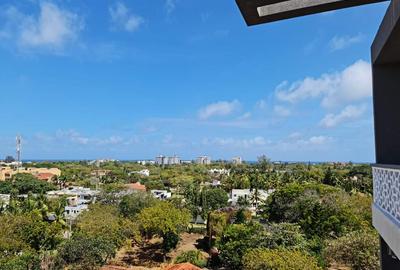 Serviced 3 Bed Apartment with En Suite at Links Road - 3