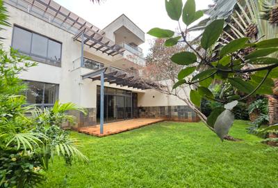 5 Bed Townhouse with En Suite at Lavington Green