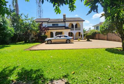 5 Bed House with En Suite in Mountain View