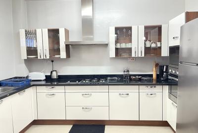 Furnished 2 Bed Apartment with En Suite in Riverside - 4