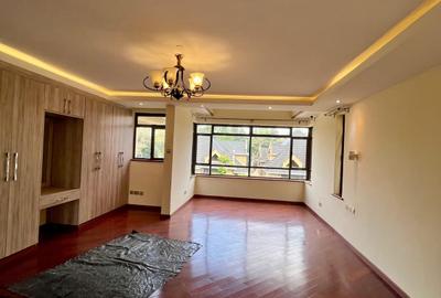 5 Bed Townhouse with En Suite in Lavington - 3