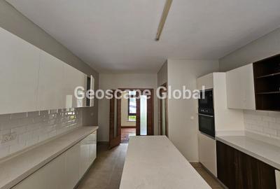 5 Bed House with En Suite in Lavington - 4
