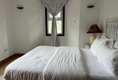 4 Bed Villa with En Suite in Kyuna - 3