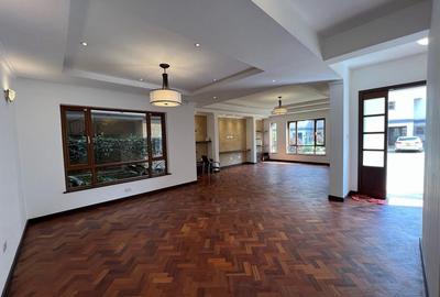 5 Bed Townhouse with En Suite in Lavington - 3