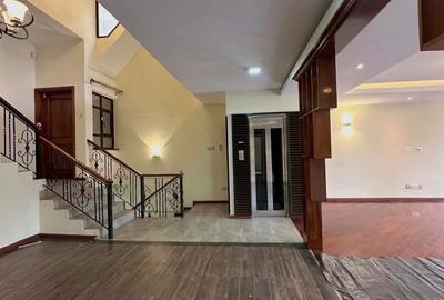 5 Bed Townhouse with En Suite in Lavington - 4