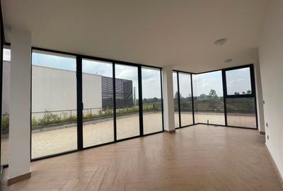 4 Bed House with En Suite in Runda - 3