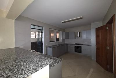 4 Bed Apartment with En Suite at 3Rd Parklands - 3