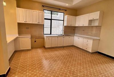 5 Bed Townhouse with En Suite in Karen - 3