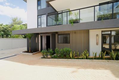 5 Bed Villa with En Suite at 2026-378