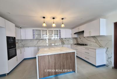 5 Bed House with Garden in Runda - 2