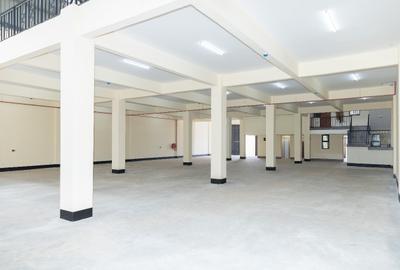 1,026 m² Warehouse with Service Charge Included in Tatu City - 2