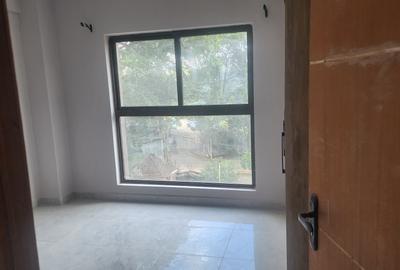 Serviced 2 Bed Apartment with En Suite at Brookside Drive - 4