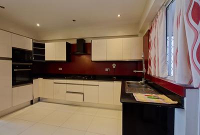 4 Bed Apartment with En Suite at 2Nd Parklands Avenue - 2