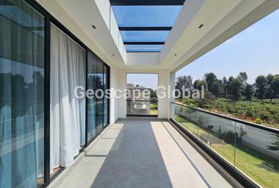 5 Bed House with En Suite in Runda - 2