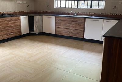4 Bed Townhouse with En Suite in Westlands Area - 4