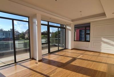 4 Bed Townhouse with En Suite at Garden Estate - 2