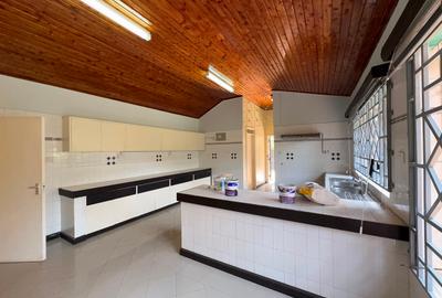 5 Bed House with En Suite in Gigiri - 3