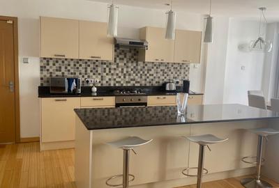 Serviced 2 Bed Apartment with En Suite at Brookside