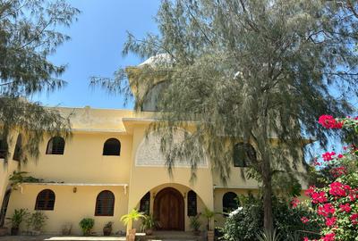 4 Bed Villa with En Suite at Watamu - 2