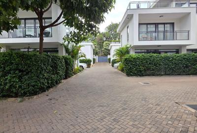 5 Bed Townhouse with En Suite at Lavington Green - 3