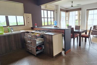 Serviced 3 Bed Apartment with En Suite at Beach Road