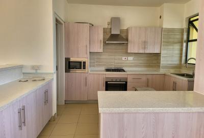 3 Bed Apartment with En Suite in Brookside