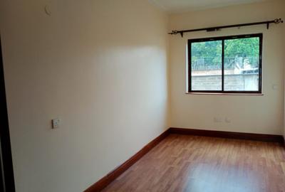 5 Bed Townhouse with En Suite in Brookside - 4