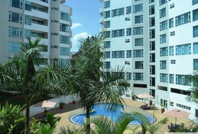 3 Bed Apartment with En Suite in Riverside - 2