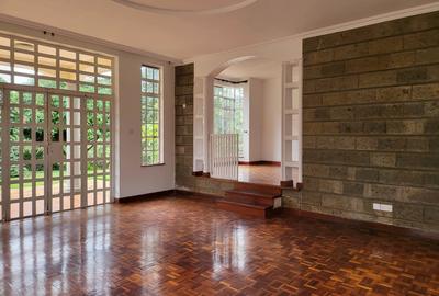 5 Bed House with En Suite at Rosslyn - 3