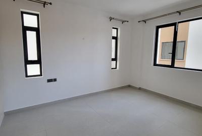 2 Bed Apartment with En Suite in Brookside - 4