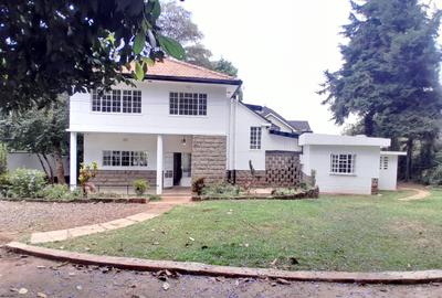 3 Bed House with En Suite at Lavington - 2