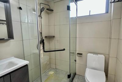 1 Bed Apartment with En Suite in Westlands Area - 3