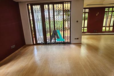 5 Bed Townhouse with En Suite in Lavington - 3