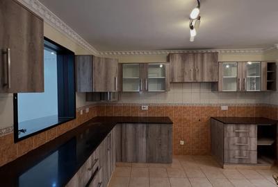 5 Bed Townhouse with En Suite at Convent Drive - 3