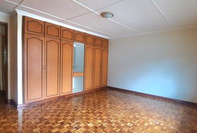 4 Bed Townhouse with En Suite in Lavington - 2