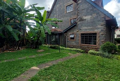 5 Bed Townhouse with En Suite in Lavington - 2