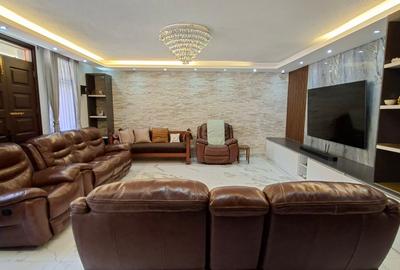 5 Bed House with En Suite in Lavington - 3
