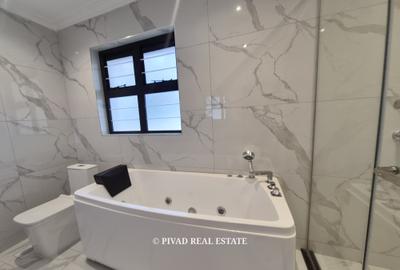 5 Bed House with Garden in Runda - 4