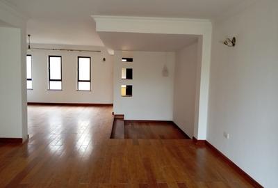 4 Bed Townhouse with En Suite at Lavington - 2