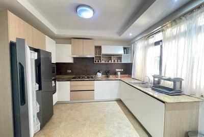 4 Bed Apartment with En Suite in Riverside - 3