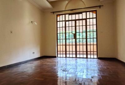 4 Bed Townhouse with En Suite in Rosslyn - 2