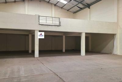300,000 ft² Warehouse with Fibre Internet in Industrial Area - 2
