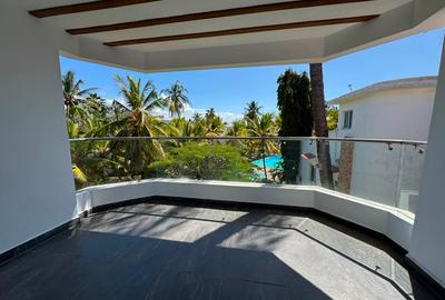 1 Bed Apartment with En Suite at 3Rd Avanue - 4