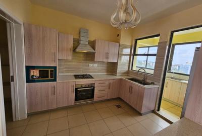 3 Bed Apartment with En Suite in Westlands Area - 2