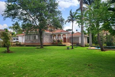 5 Bed House with En Suite in Runda
