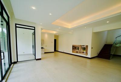 6 Bed Villa with En Suite at 2026-183 6 Bed - 3