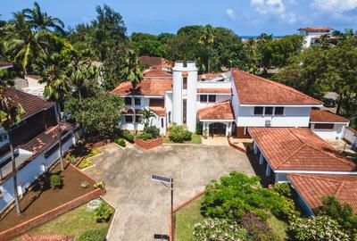 5 Bed House with En Suite at Old Nyali - 2