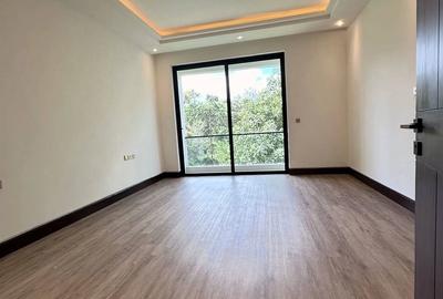 6 Bed Townhouse with En Suite in Kitisuru - 2